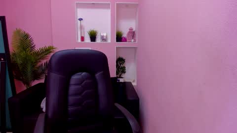 Snapshot of persinaky chatting on December 13, 8:58 pm horror flying on the wings of the night.... online show from December 13, 8:58 pm