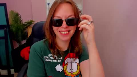 Snapshot of persinaky chatting on December 17, 5:02 am horror flying on the wings of the night.... online show from December 17, 5:02 am