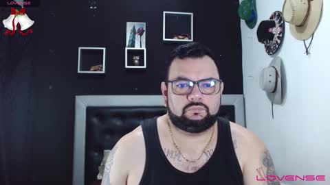 Snapshot of perverseveteranmanxxx chatting on December 23, 4:06 pm Carlos online show from December 23, 4:06 pm