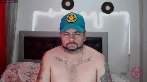 Snapshot of perverseveteranmanxxx chatting on October 22, 2:39 pm Carlos online show from October 22, 2:39 pm