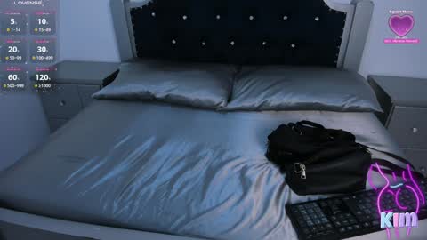 Snapshot of pervert_pantyhose chatting on December 4, 11:08 am Kimberly online show from December 4, 11:08 am