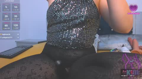 Snapshot of pervert_pantyhose chatting on January 15, 11:10 am Kimberly online show from January 15, 11:10 am