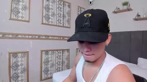 Snapshot of perverted_guys19 chatting on November 29, 3:53 am Ludoziel 19 online show from November 29, 3:53 am