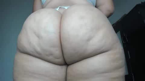 Snapshot of pervertt_mommy chatting on December 9, 10:11 am Alexandra online show from December 9, 10:11 am