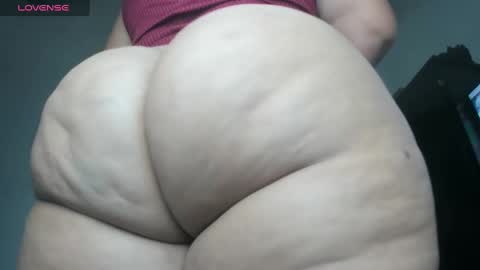 Snapshot of pervertt_mommy chatting on February 12, 4:44 pm Alexandra online show from February 12, 4:44 pm