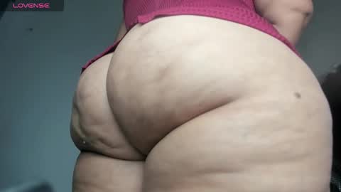 Snapshot of pervertt_mommy chatting on November 3, 8:48 am Alexandra online show from November 3, 8:48 am