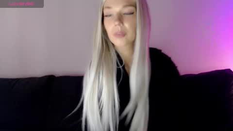 Snapshot of pervyblonde chatting on October 28, 11:25 am Isabella online show from October 28, 11:25 am