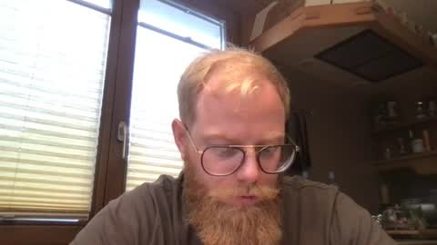 Snapshot of peschiii chatting on July 1, 9:33 am Peschi online show from July 1, 9:33 am