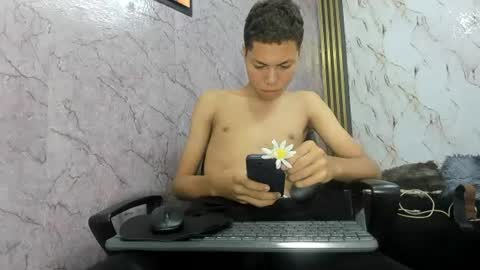 petal_bigx19 online show from July 13, 7:16 pm