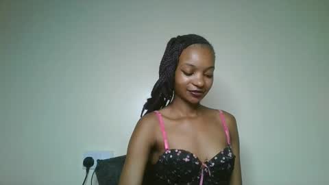 Snapshot of petal_palette chatting on May 7, 5:51 pm Lolly online show from May 7, 5:51 pm
