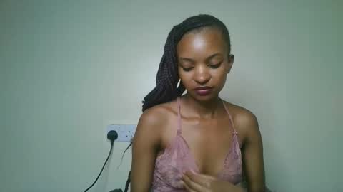 Snapshot of petal_palette chatting on May 14, 7:26 am Lolly online show from May 14, 7:26 am