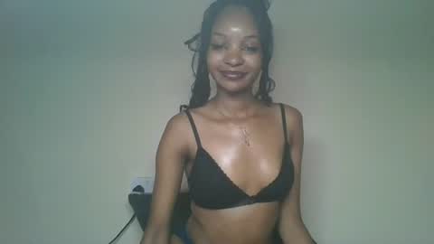 Snapshot of petal_palette chatting on June 13, 2:26 pm Lolly online show from June 13, 2:26 pm