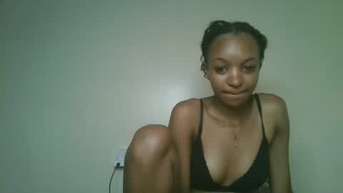 Snapshot of petal_palette chatting on June 15, 7:43 am Lolly online show from June 15, 7:43 am