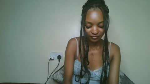 Snapshot of petal_palette chatting on June 15, 7:49 pm Lolly online show from June 15, 7:49 pm