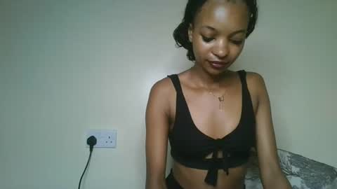 Snapshot of petal_palette chatting on June 18, 6:02 am Lolly online show from June 18, 6:02 am