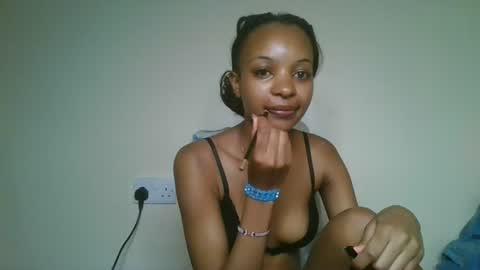 Snapshot of petal_palette chatting on June 21, 7:55 am Lolly online show from June 21, 7:55 am