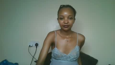 Snapshot of petal_palette chatting on June 22, 9:01 pm Lolly online show from June 22, 9:01 pm