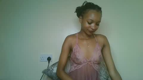 Snapshot of petal_palette chatting on June 23, 9:07 am Lolly online show from June 23, 9:07 am