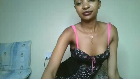 Snapshot of petal_palette chatting on June 28, 8:37 pm Lolly online show from June 28, 8:37 pm