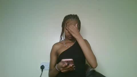 Snapshot of petal_palette chatting on July 4, 6:47 pm Lolly online show from July 4, 6:47 pm