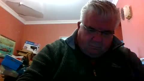 Snapshot of pete112991 chatting on May 31, 2:13 pm pete112991 online show from May 31, 2:13 pm