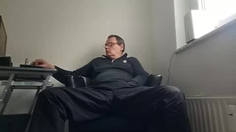 Snapshot of peter_03041976 chatting on February 5, 9:57 am peter_03041976 online show from February 5, 9:57 am