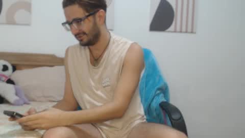 Snapshot of peter_x_annaud chatting on November 15, 11:07 am FELIPE online show from November 15, 11:07 am