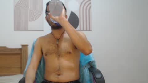 Snapshot of peter_x_annaud chatting on November 23, 12:49 pm FELIPE online show from November 23, 12:49 pm