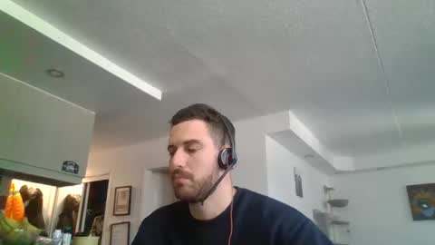 Snapshot of peterskinny24 chatting on December 6, 3:00 pm         ttps VF8L9ABFMref wl share online show from December 6, 3:00 pm