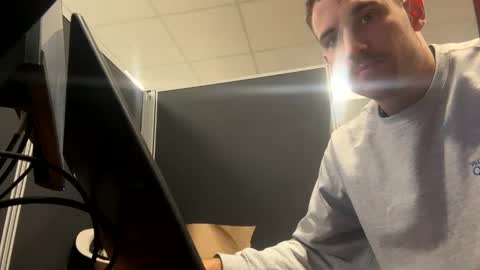 Snapshot of peterskinny24 chatting on February 18, 7:52 pm         ttps VF8L9ABFMref wl share online show from February 18, 7:52 pm