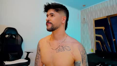 Snapshot of petesevans_1 chatting on October 29, 11:39 pm PETES EVANS new account online show from October 29, 11:39 pm