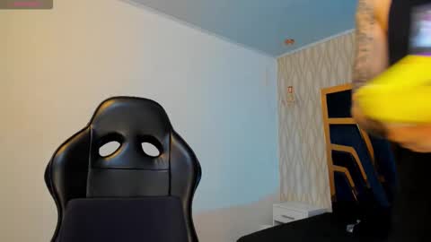 Snapshot of petesevans_1 chatting on November 3, 11:04 pm PETES EVANS new account online show from November 3, 11:04 pm