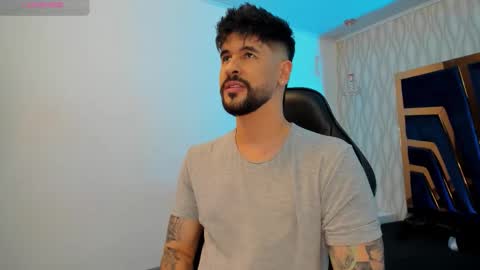 Snapshot of petesevans_1 chatting on November 15, 11:21 pm PETES EVANS new account online show from November 15, 11:21 pm