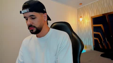 Snapshot of petesevans_1 chatting on November 30, 1:59 pm PETES EVANS new account online show from November 30, 1:59 pm