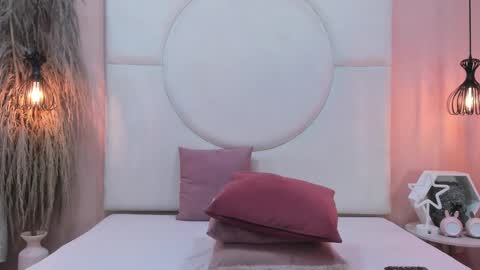 Snapshot of petiite_aliice chatting on March 1, 8:31 pm Alice online show from March 1, 8:31 pm