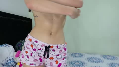 Snapshot of petiite_aliice chatting on April 27, 5:38 am Alice online show from April 27, 5:38 am
