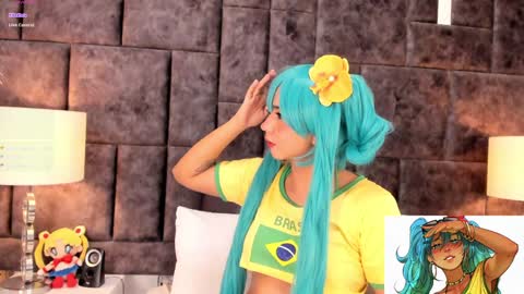 Snapshot of petit_rosseowo chatting on December 3, 8:28 pm Im Rosse but u can call me Rossie or Rosita . online show from December 3, 8:28 pm