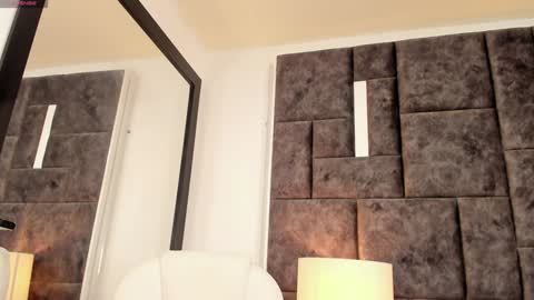 Snapshot of petit_rosseowo chatting on December 13, 2:32 am Im Rosse but u can call me Rossie or Rosita . online show from December 13, 2:32 am