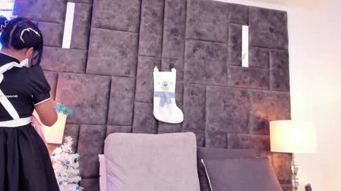 Snapshot of petit_rosseowo chatting on December 17, 10:22 pm Im Rosse but u can call me Rossie or Rosita . online show from December 17, 10:22 pm