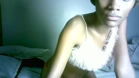 Snapshot of petite_africana001 chatting on May 27, 4:20 am petite_africana001 online show from May 27, 4:20 am