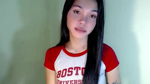 Snapshot of petite_angelx chatting on October 29, 1:19 am angel online show from October 29, 1:19 am