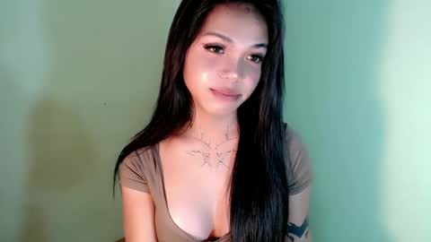 Snapshot of petite_angelx chatting on November 19, 10:04 am angel online show from November 19, 10:04 am