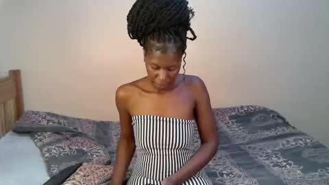 Snapshot of petite_anyaa chatting on October 14, 2:01 am Anya online show from October 14, 2:01 am