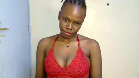 Snapshot of petite_desiree chatting on November 17, 9:31 pm Desiree online show from November 17, 9:31 pm