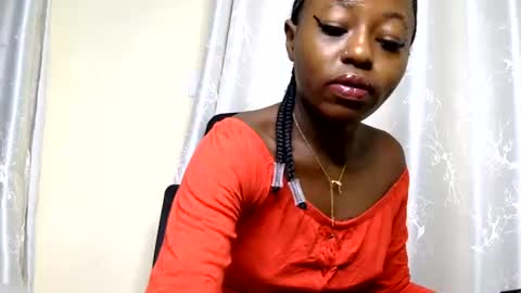 Snapshot of petite_freakette chatting on June 14, 7:38 pm Moon online show from June 14, 7:38 pm
