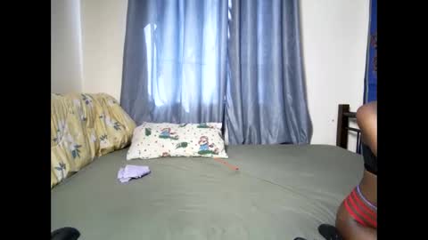 petite_funnie online show from October 14, 7:31 am