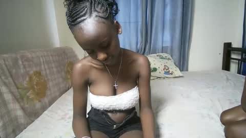petite_funnie online show from November 15, 7:38 am