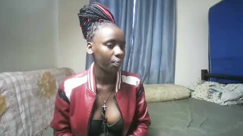petite_funnie online show from December 1, 5:01 am