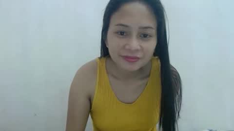 Snapshot of petite_innocent_girl chatting on April 15, 2:40 am sam online show from April 15, 2:40 am