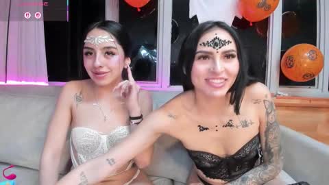 Snapshot of petite_linda chatting on October 29, 1:08 am Linda online show from October 29, 1:08 am